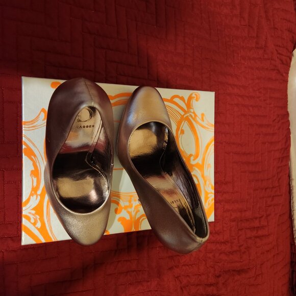 Women's size 6.5 Pewter Pumps - Picture 2 of 4